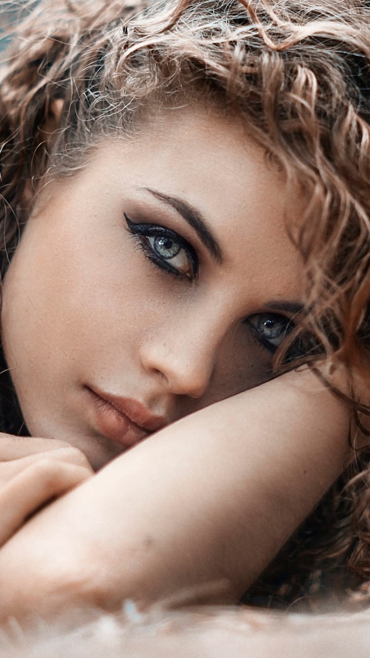 Хилари Дафф брюнетка