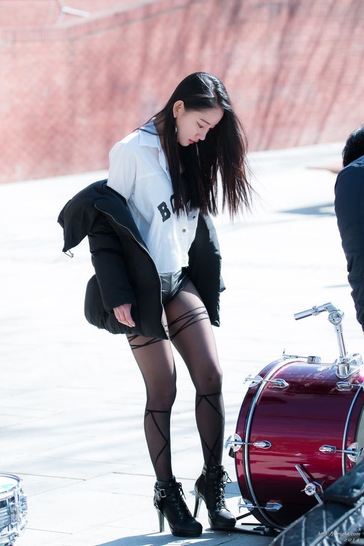 Кореянка барабанщица