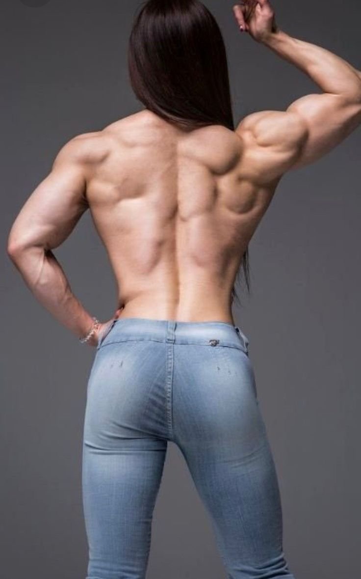 Еакачанная спина женщины