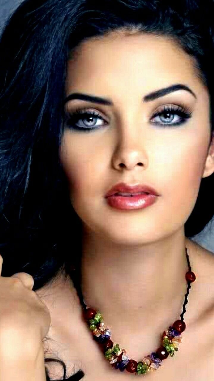 Рауда Атиф Vogue