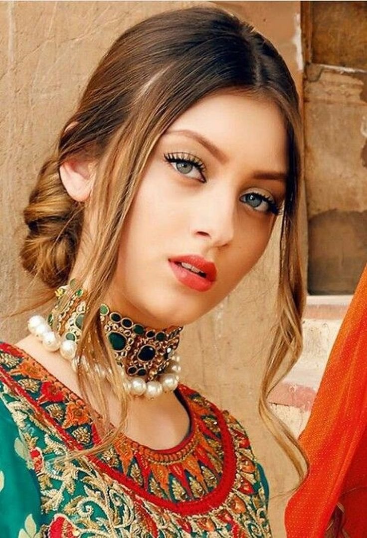 Сара Хан пакистанка