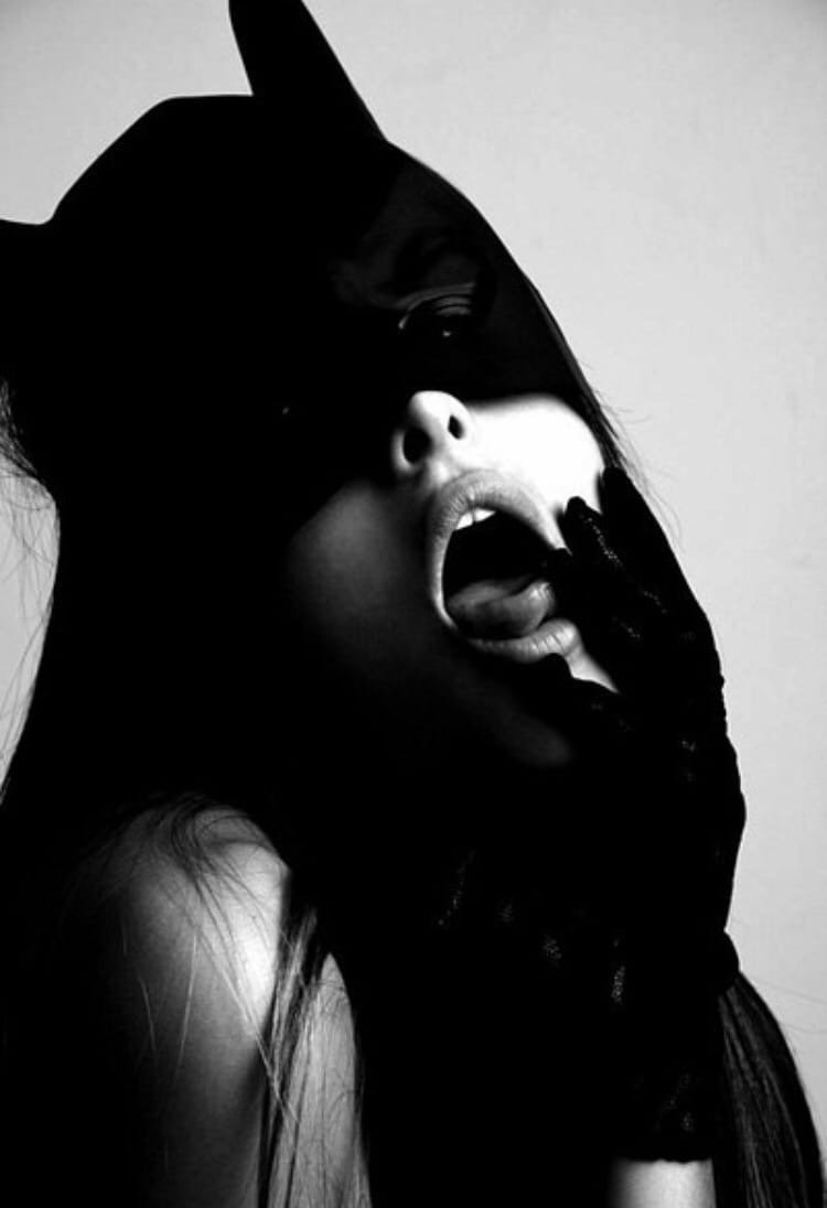 Женщина кошка черно белый