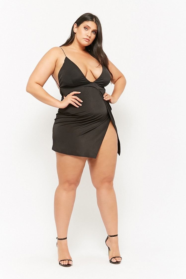 Большие ляжки в коротких платьях