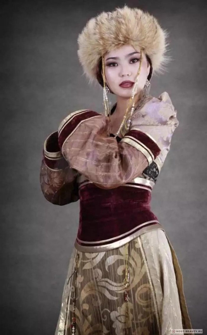 Монгольские девушки на улице