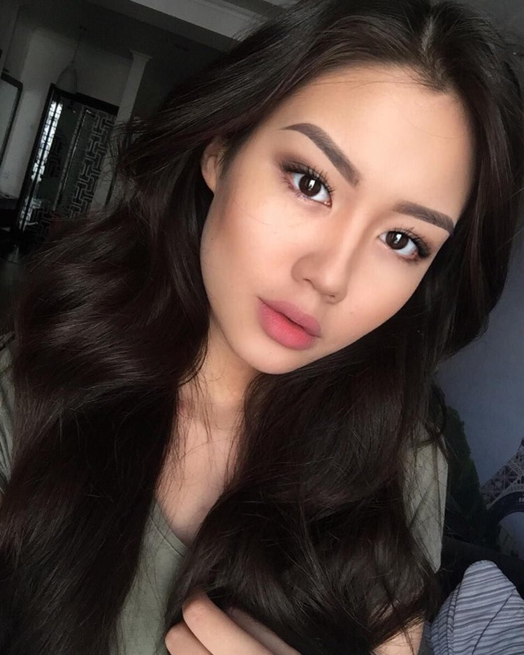 Айжан Асемова мейкап