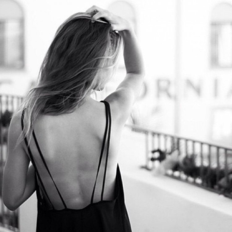 Девушка сзади