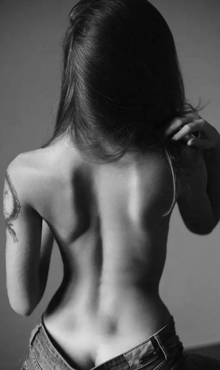 Девушка со спины