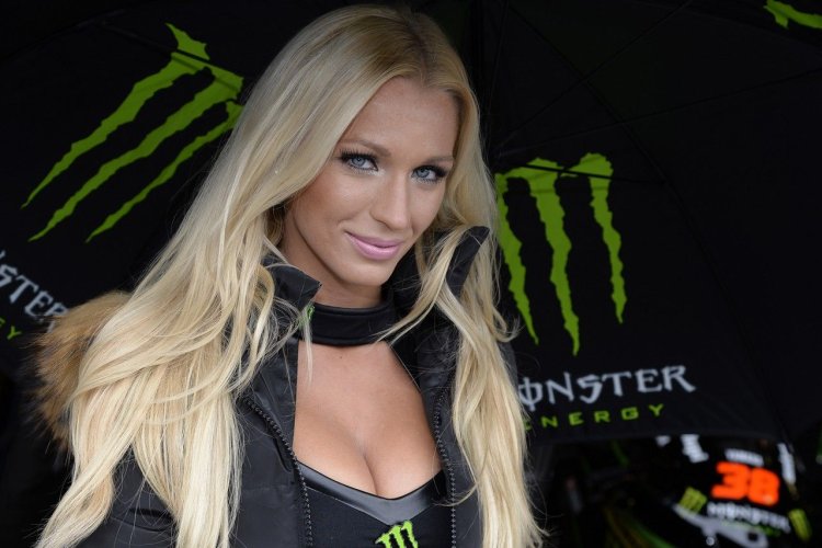 Красива девушка