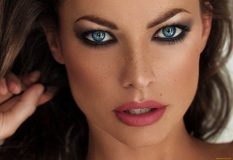 Красивые женские глаза