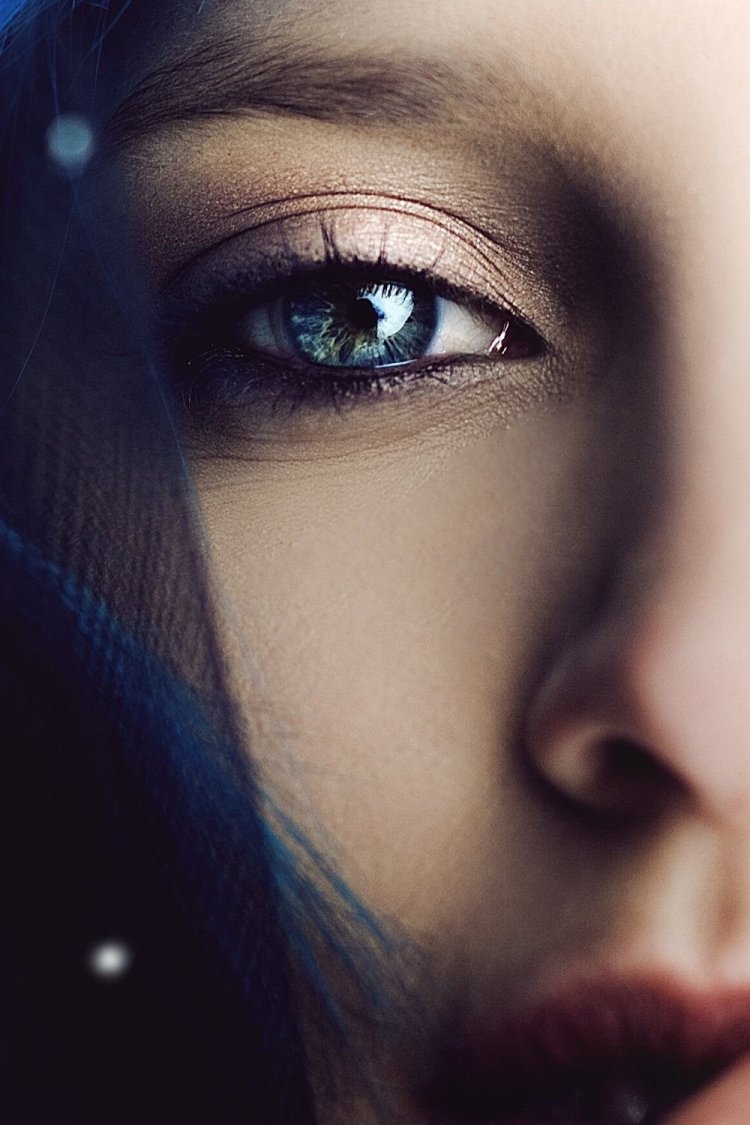 Яркий макияж