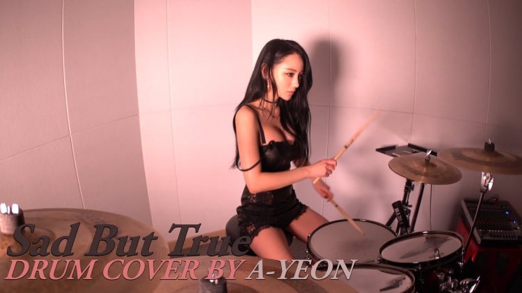 Девочка барабанщица Япония