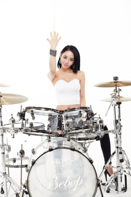 Кореянка на барабанах a-Yeon