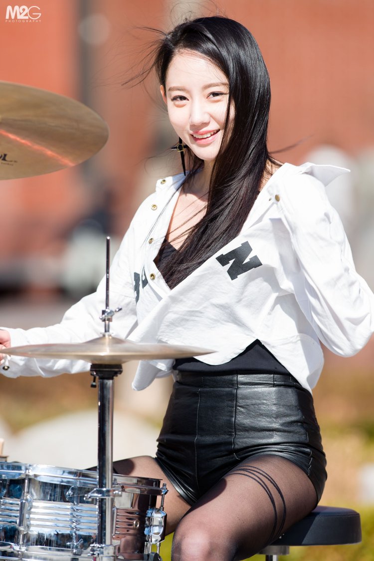 Исполнители Гучжэн