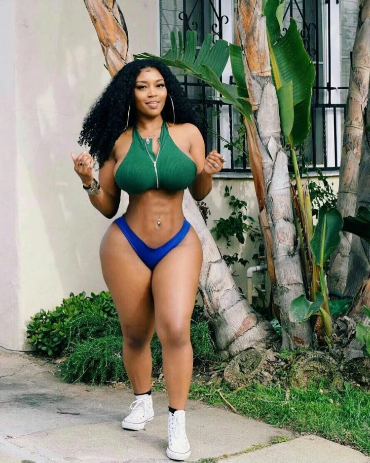 @Djhannahb Hannah в бикини