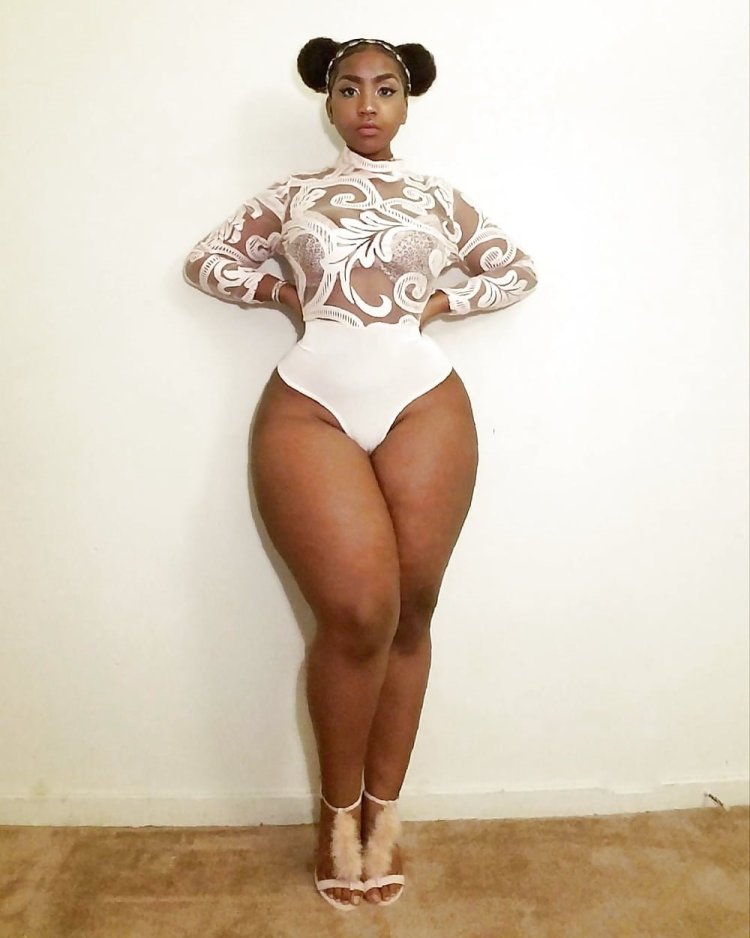 Памела Алехандра большие бедра