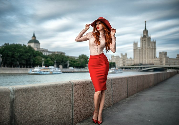 Ирина Шейк в белом платье