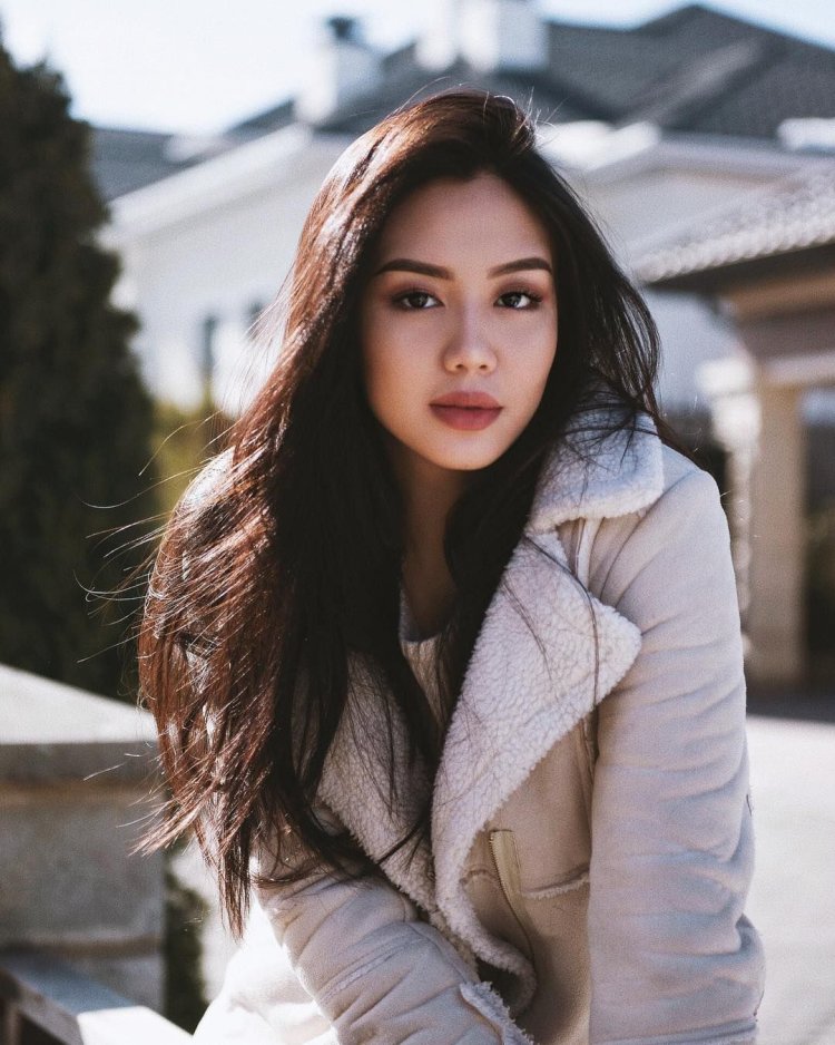 Rosalie Arosalieevebrunette