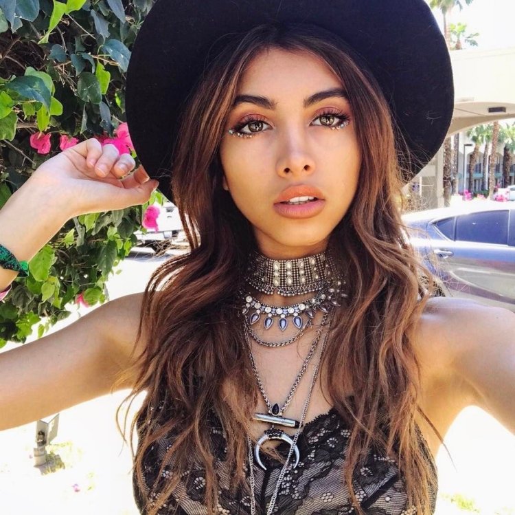 Албанка Рассел