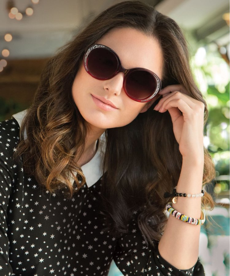 Женщина красивая 40 лет в очках