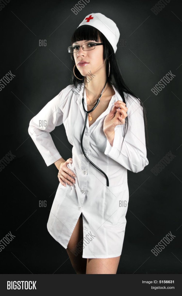 Девушка в мед халате