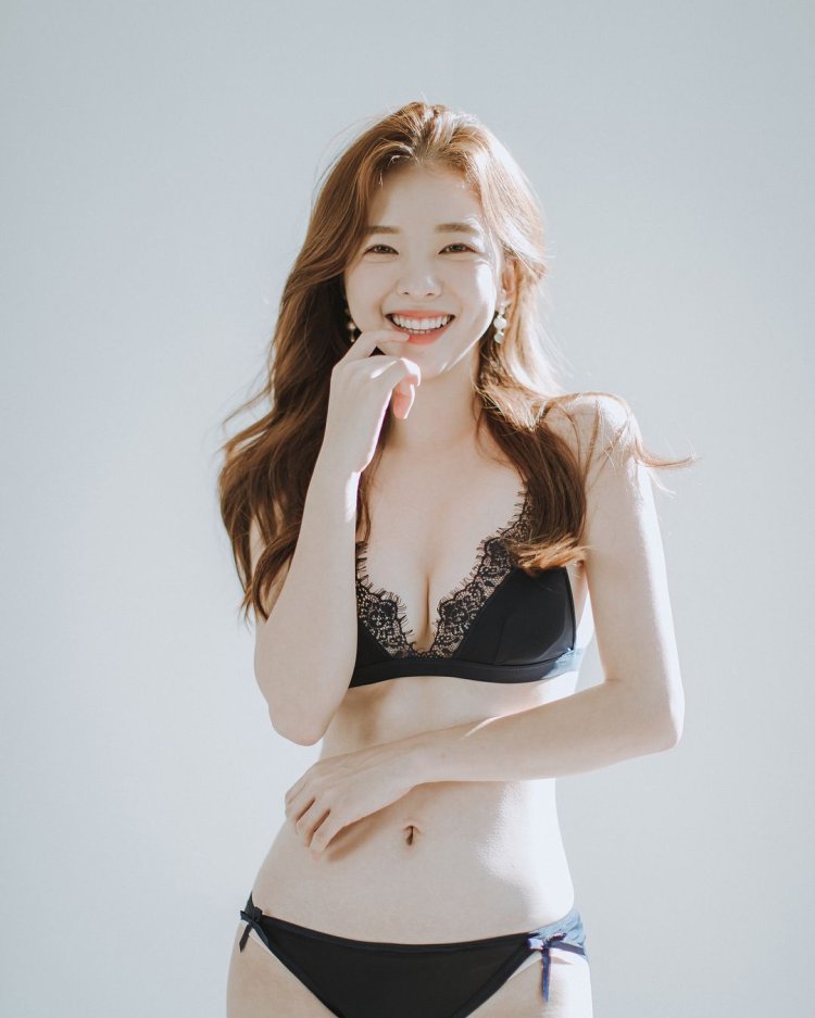 Корейская модель ha Neul 19+