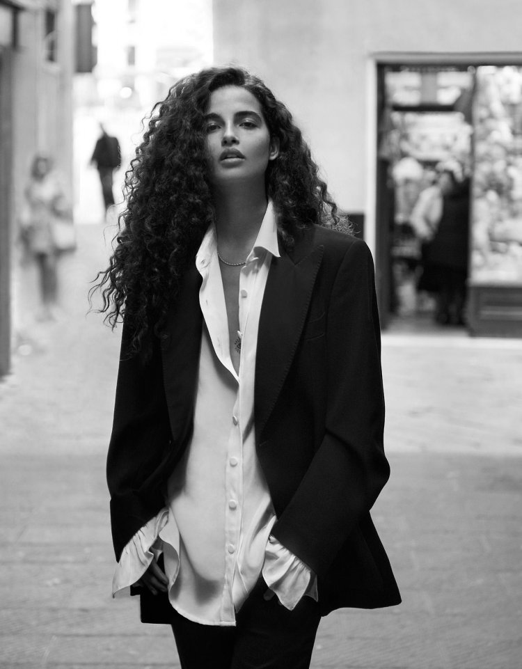 Кьяра Шелси кудрявая