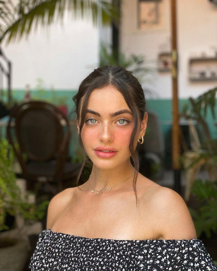 Яэль Шелбиа модель