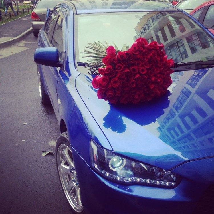 Машина с цветами