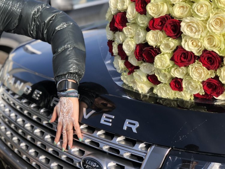 Розы в Рендж Ровере