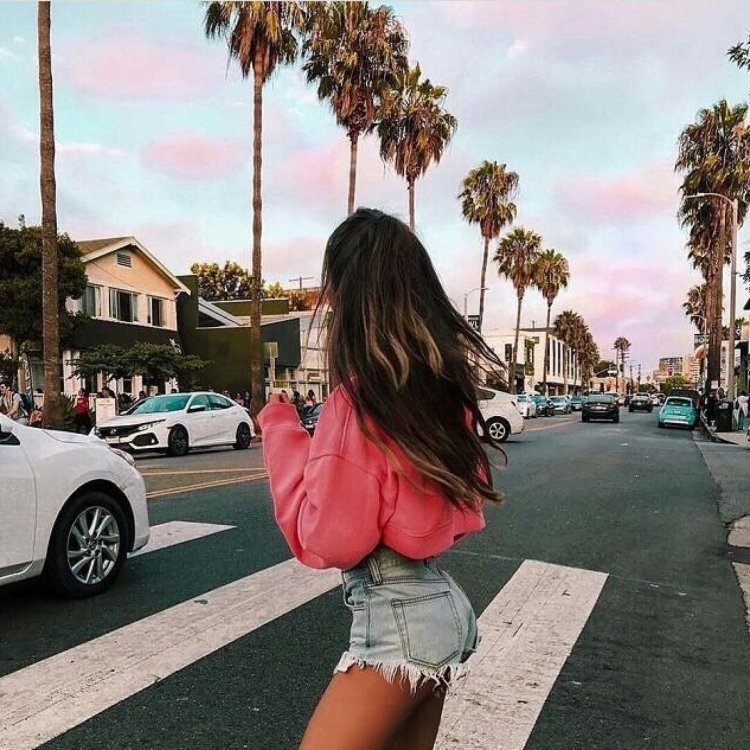 Девушки на улицах Лос Анджелеса