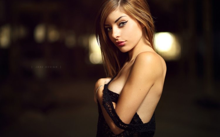 Красивые плечи у девушек