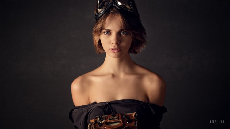 Плечо девушки