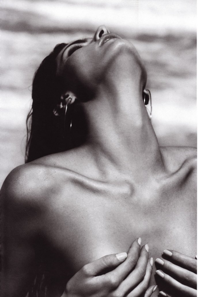 Красивая женская шея