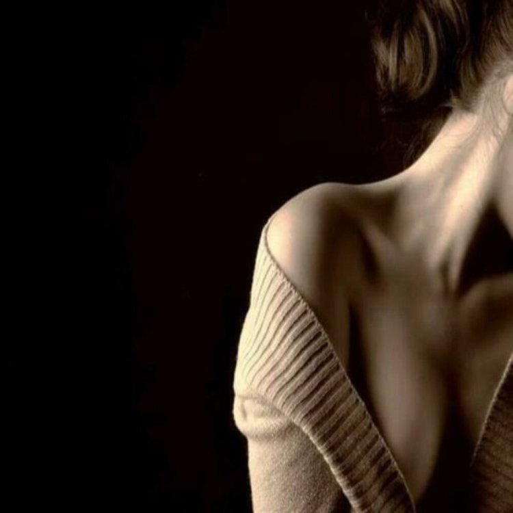 Оголенное плечо