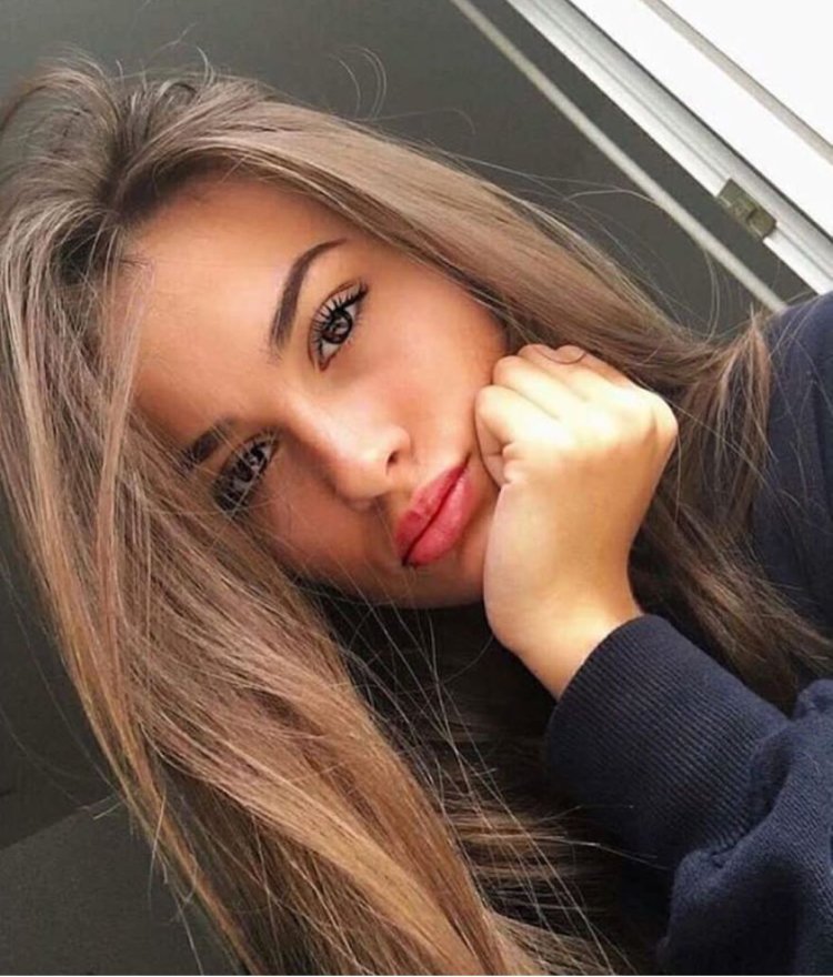 Галина Миргаева в коротком платье