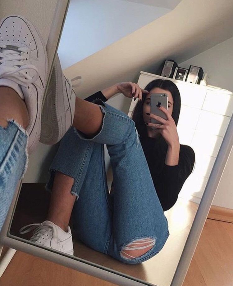 Девушки в пижаме шортах на кровати