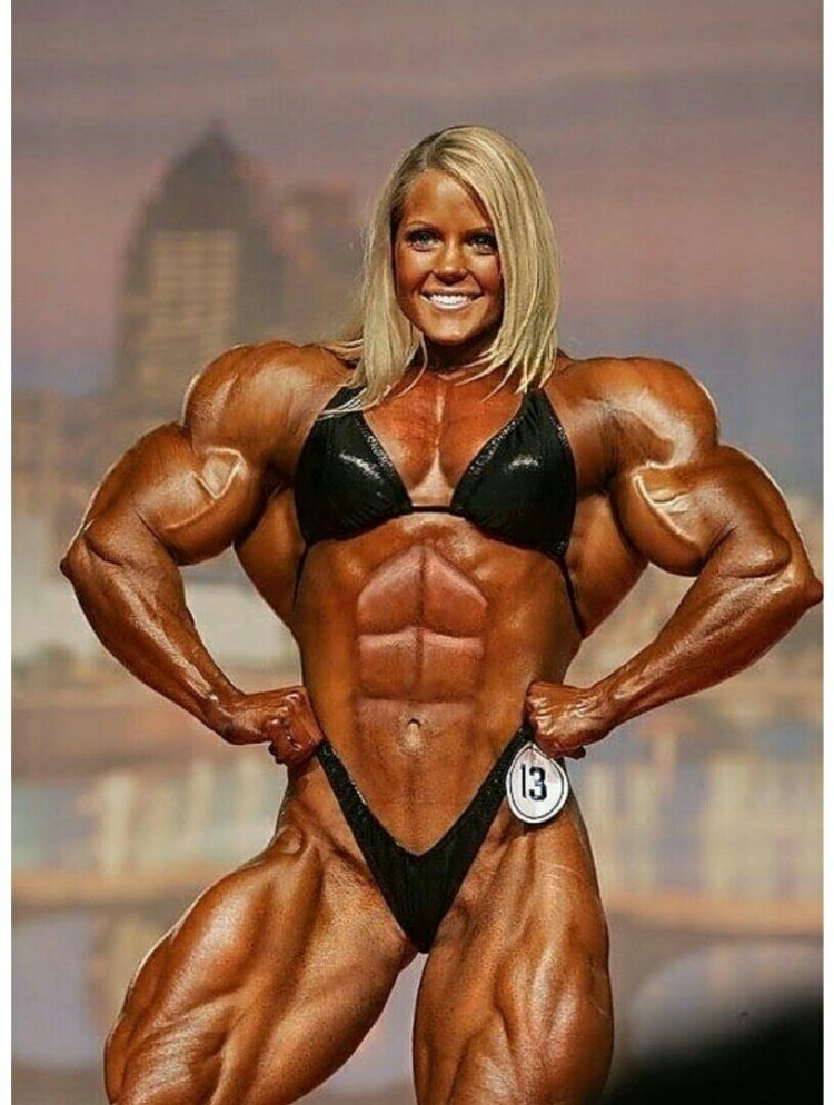 Бодибилдерша Эстонии Тина