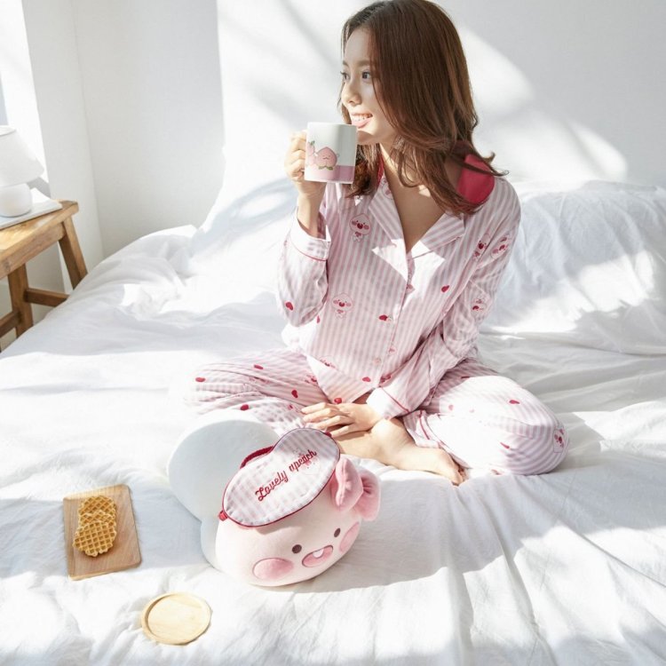 Девушка в уютной пижаме