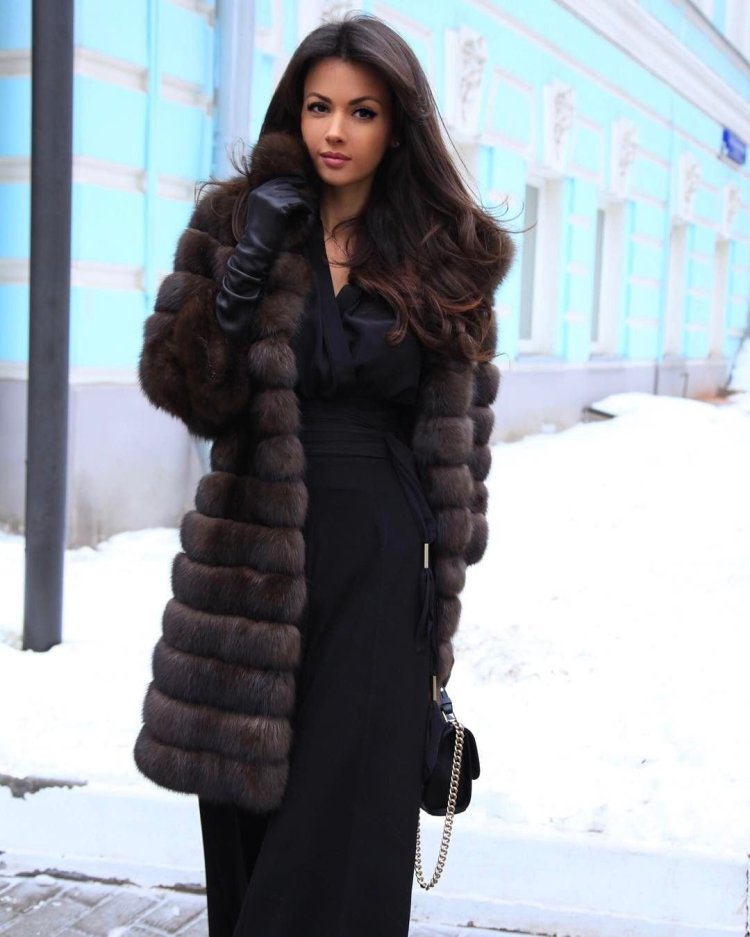 Alena Тосунян в шубе