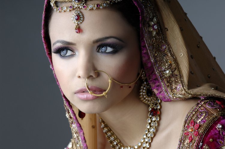 Девушка Смуглянка пакистанка н