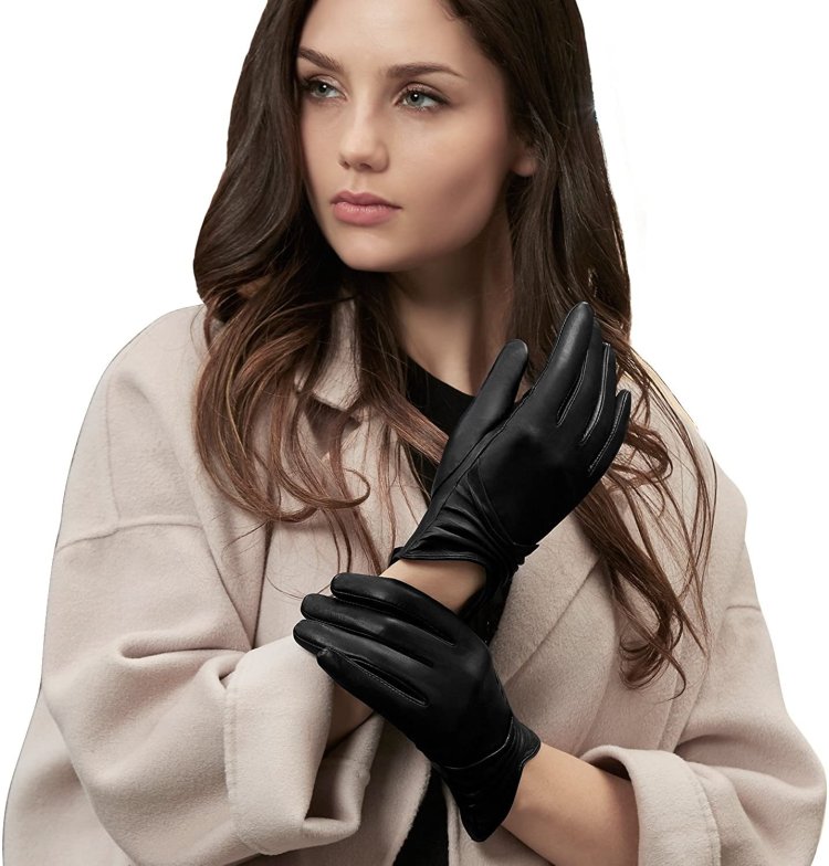 Кэтрин Росс in Leather Gloves