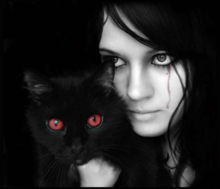 Девушка с черной кошкой