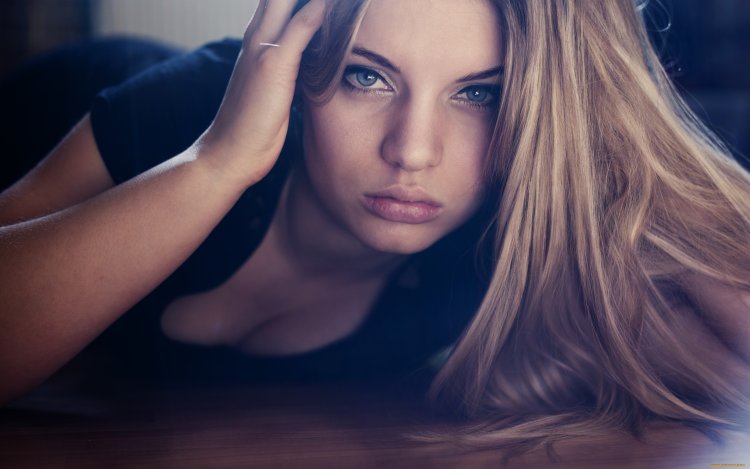 Красивые женщины с голубыми глазами