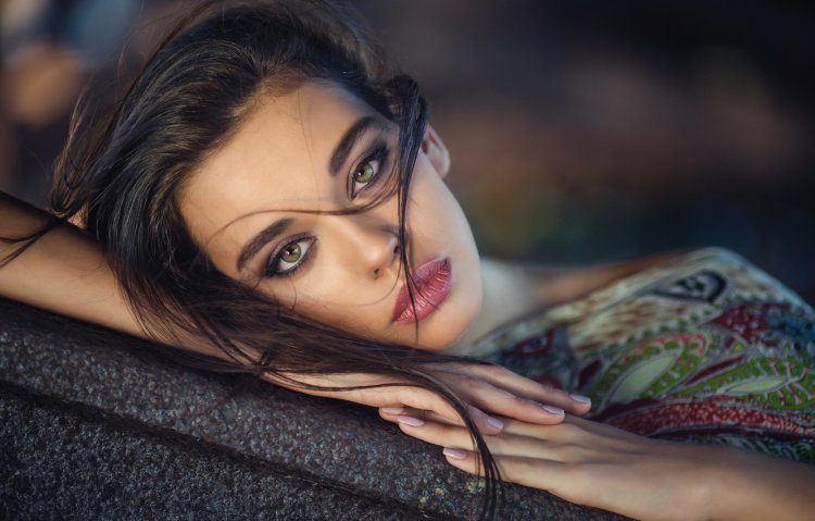 Ангелина Петрова модель брюнетка взгляд