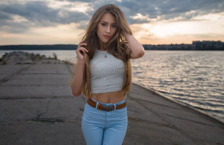 Девушки в джинсах