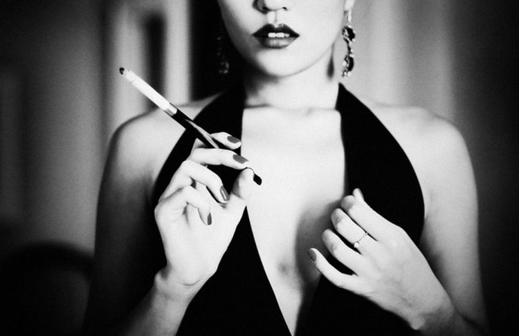 Дама с сигаретой