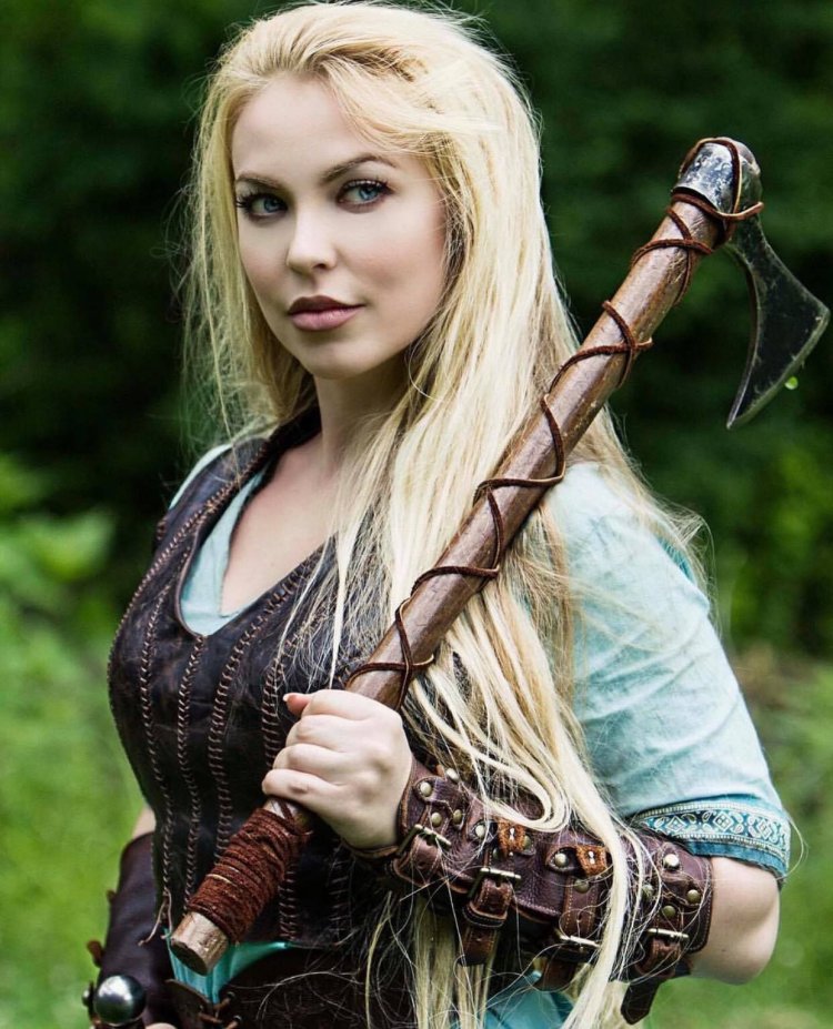 Скандинавия Викинги с девушкой