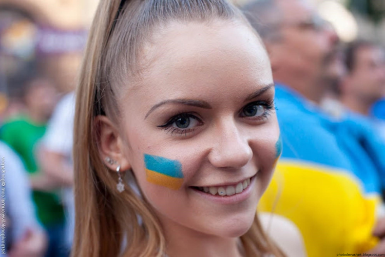 Болельщицы сборной Украины