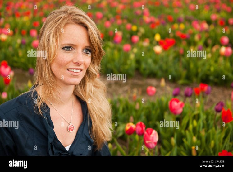 Голландская девушка блондинка