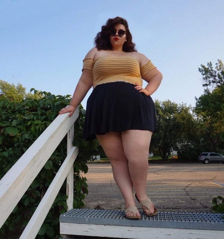 Мини юбки на полных женщинах